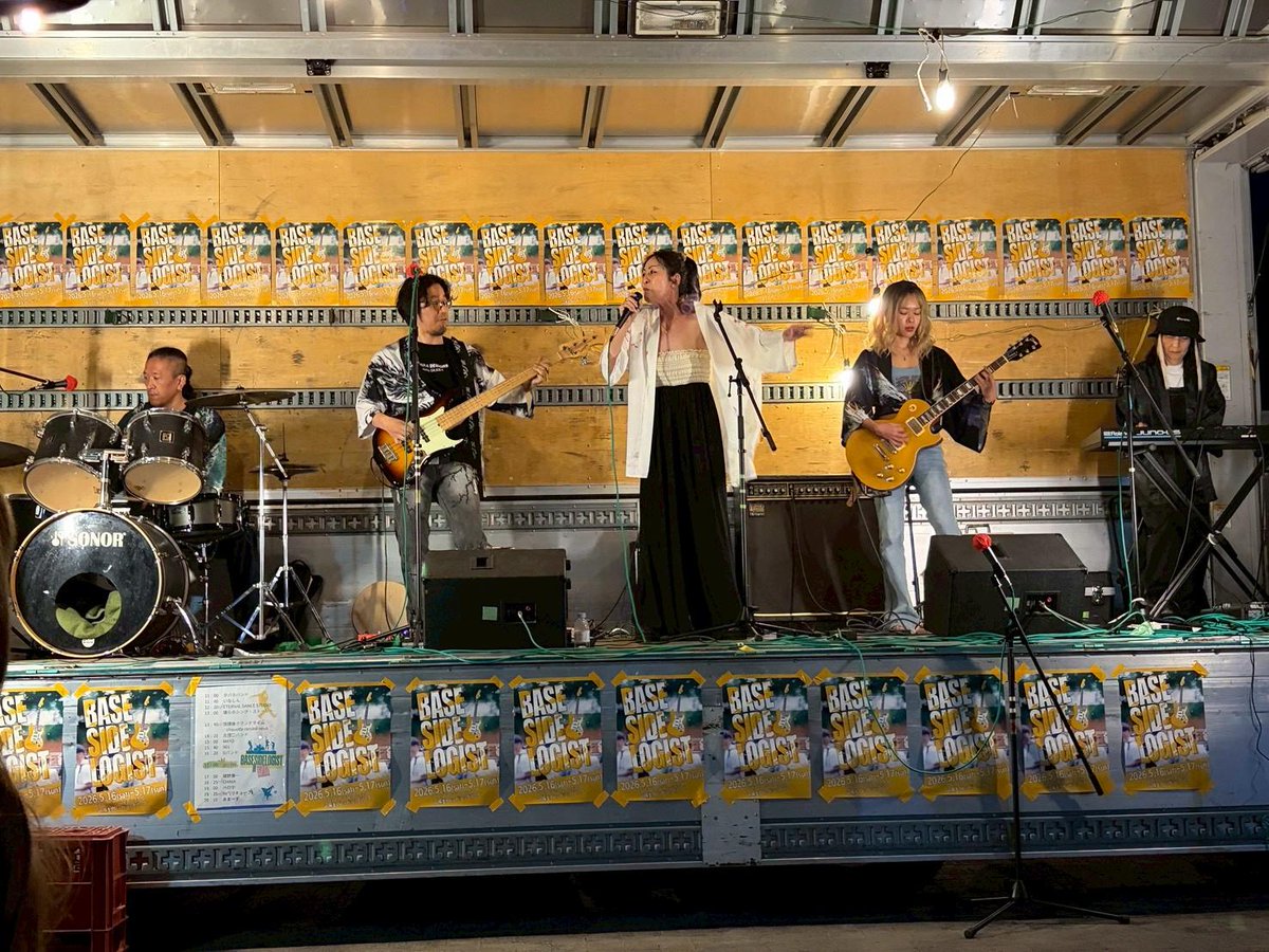 Drums_SHINGO97's tweet photo. YOKOTA BASESIDE LOGIST2026無事終えました。
本当は観に来る予定だった娘を出る側にシフト（笑）
ギター弾かせました。
当日の一度きりのリハで調整して本番挑みました。
凄く感慨深い日になりました✨
これを提案してきたメンバーにも感謝です。
#リキューブ #BASESIDELOGIST #横田基地 #福生 https://t.co/WHjtVD6d7t