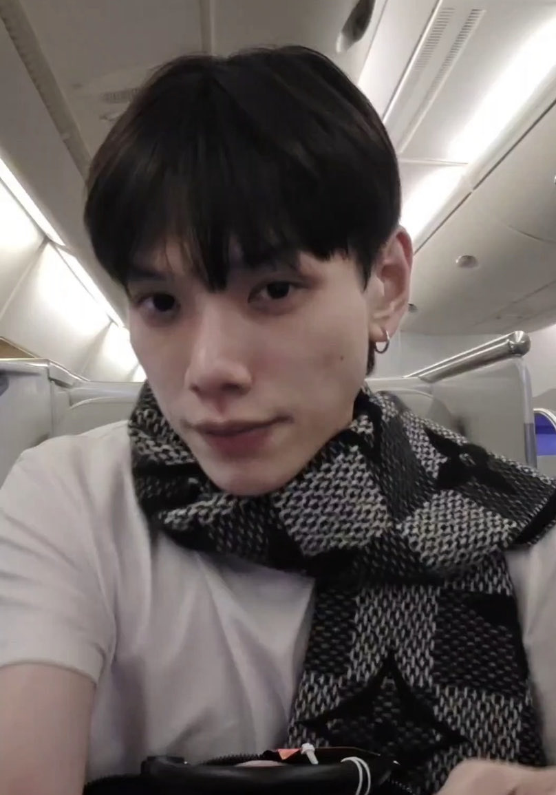 eonyaw *' `*: •☆ εїз tweet media