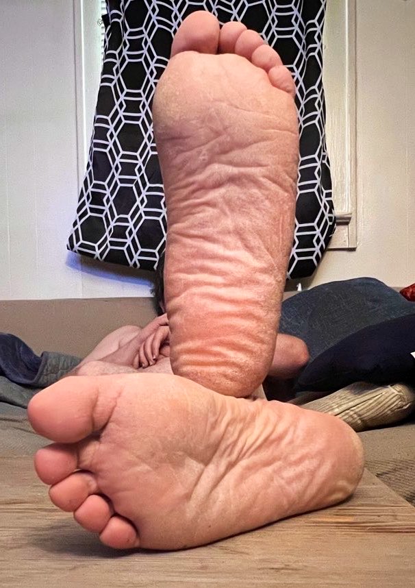 DaddyNinja69's tweet photo. Kneel and worship these huge alpha feet. Follow Daddy's orders and be a good boy

#alpha #sub #findom #alphafeet #beta #DomSoles

 @slave_here @rtfordoms https://t.co/ec3KwUy05f