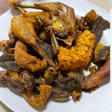 bubukovi's tweet photo. Kalau mau dicari, ada banyak hal yang bisa disyukuri. Salah satunya bisa makan ayam goreng kesukaan kami

https://t.co/N9uVoPhmT8 https://t.co/ALdZXfzGjH