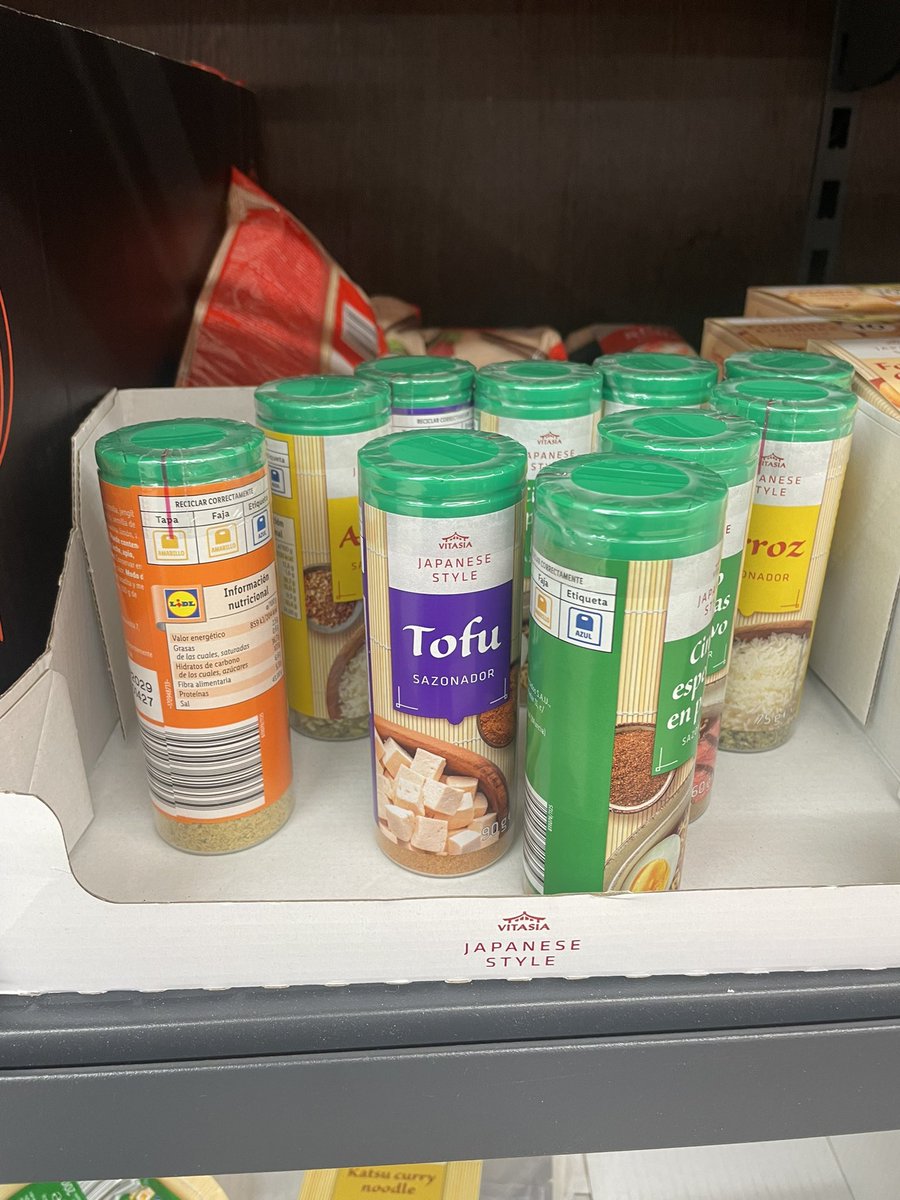 ecopsico's tweet photo. @lidlespana cómo vendéis sazonador para tofu pero decidís no vender más tofu en vuestros supermercados? Muy lógico. #dietavegetariana #supermercados https://t.co/SWfNskJW7g