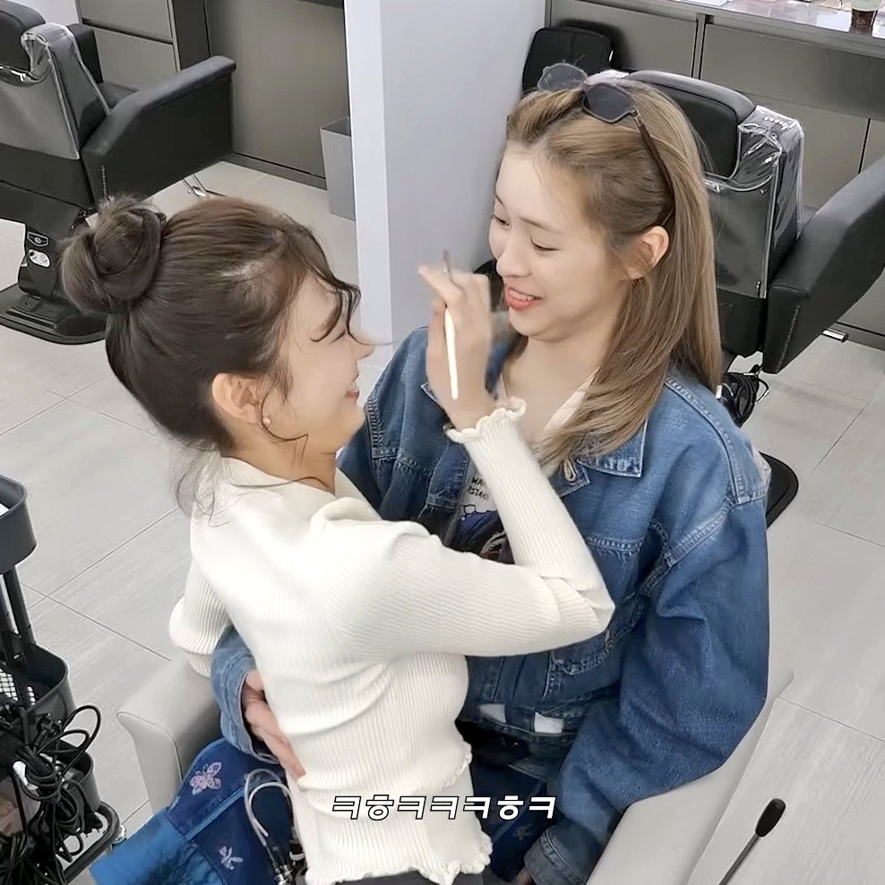 ash≷ saw itzy tweet media
