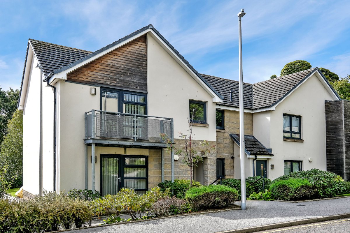 StronResProp's tweet photo. For sale | One of only a few of this style of property within the prestigious Cala development at 'The Campus', step inside this self-contained, 2-bedroom cottage style, executive first floor apartment.

📍  10 Hammerman Drive, Aberdeen
📞 01224 626100
🔗 https://t.co/9vnqQvUhdM https://t.co/BZCmKgultc