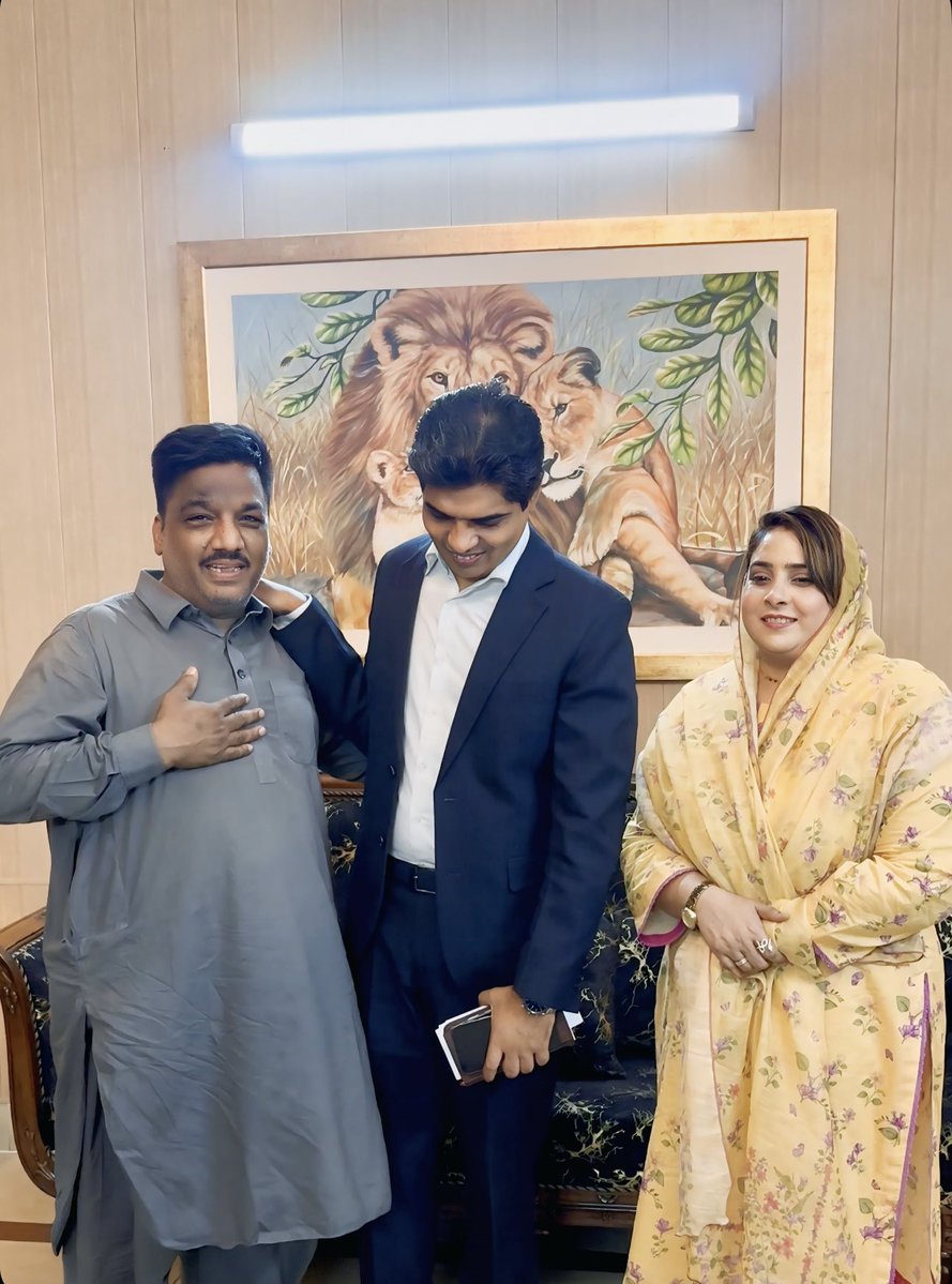 Sumerakomal9's tweet photo. With Brother Special Assistant CM Punjab Rashid Nasrullah🥰🤲🏻🌹 https://t.co/HE4VnKAH32