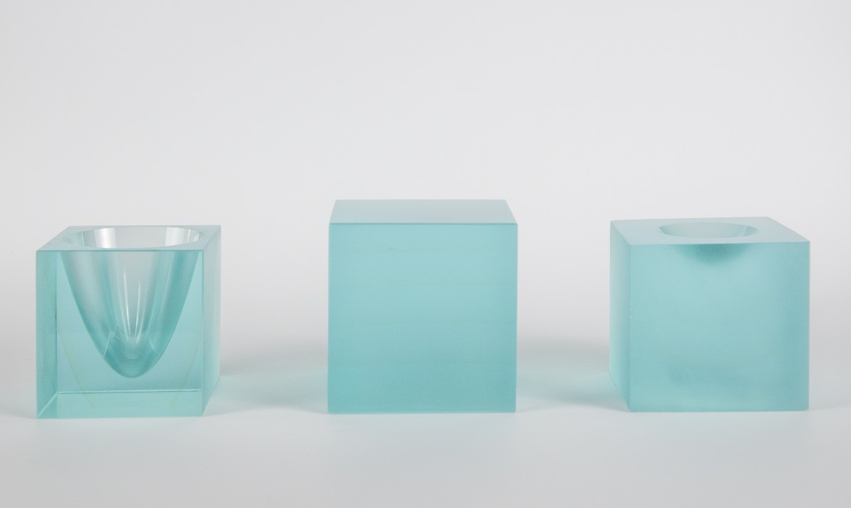 glasmuseum's tweet photo. “Dat [terechtkomen in glas] komt vanwege mijn fascinatie voor het glasblazen en de loeiende vlammen in de oven.

De tentoonstelling ‘Elementen – verstillend werk van Bert Frijns’ is nu te zien in het Nationaal Glasmuseum. https://t.co/xPY5FeIIB7