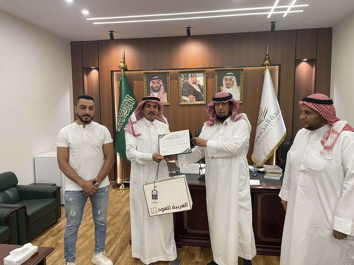Mu_Observatory's tweet photo. من لا يشكر الناس لا يشكر الله 
في مبادرة من المرصد الفلكي بجامعة المجمعة
تم تكريم صباح هذا اليوم 12/2 الموافق 5/19
ابرز المسؤولين في التشغيل والصيانة بحوطة سدير الأستاذ محمد ابراهيم السلوم والأستاذ علاء محمد طاهر لمساهمتهما في انجاح اعمال الرصد الفلكي ورصد الأهلة https://t.co/I3R8j3459t
