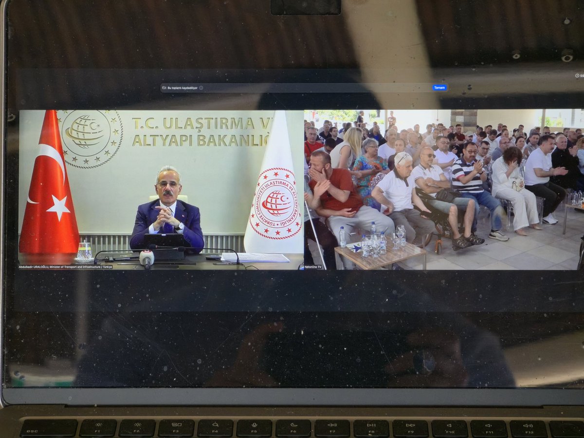AhmetDonmez_18's tweet photo. Memur-Sen Engelliler Komisyonu olarak, Türkiye Sakatlar Konfederasyonu tarafından düzenlenen ve kamuda görev yapan engelli ile gazi personelimizin motivasyonunu, yasal haklar konusundaki bilincini ve kurum aidiyetini artırmayı hedefleyen 15.Dönem Engelli ve Gazi Bireyler Eğitim Semineri'ne 
katılım sağladık.
Komisyonumuz adına destek verdiğimiz bu seminerde; engelli bireylerin çalışma hayatında karşılaştığı zorlukların aşılması, toplumsal farkındalığın artırılması ve insan onuruna yakışır çalışma ortamlarının güçlendirilmesi yönündeki kararlı duruşumuzu ve mücadelemizi sürdürüyoruz.
Engelleri birlikte aşmak, haklarımızı her platformda savunmak ve kamuda daha güçlü bir temsil mekanizması oluşturmak adına Memur-Sen Engelliler Komisyonu olarak yürüttüğümüz çalışmalar, kararlılıkla ve artarak devam edecektir. Bu vesileyle, engelsiz bir çalışma hayatı için emeği geçen tüm paydaşlara teşekkür eder, ortak mücadelemizin başarıyla taçlanmasını dileriz.