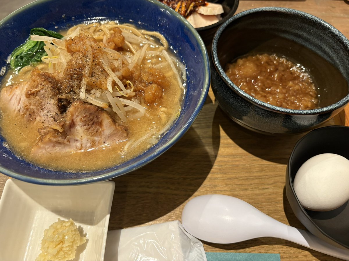 サトサキ tweet media