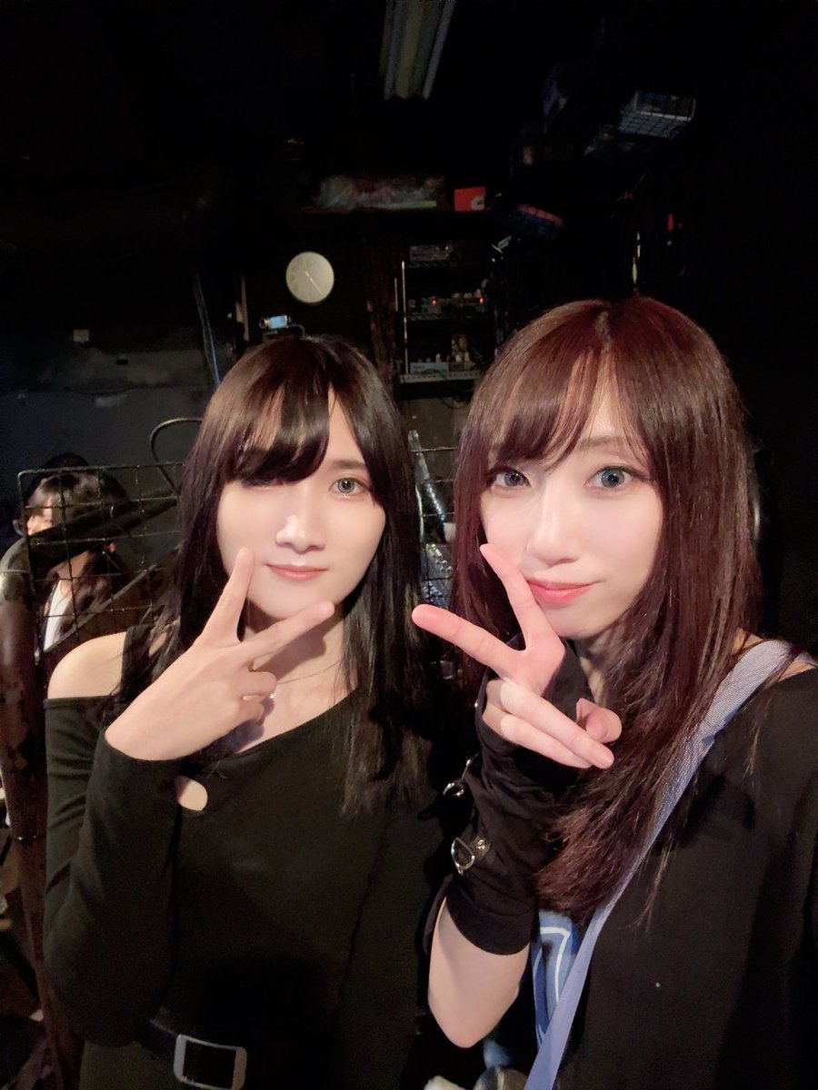 ageha_effect's tweet photo. 対バンしたヲトメ劇場の
Ba.ややさん
Key.こいでし
仲良しなのです〜✨
対バンできて嬉しい🥹🫶

そして隣音ちゃんが観に来てくれた！
久し振りに会えて嬉しすぎた🥹✨
沢山お話した🫶有り難うだよ〜(*´｀*)

皆様またぜひご飯に行きましょう🍚← https://t.co/rffeQ7HK0D