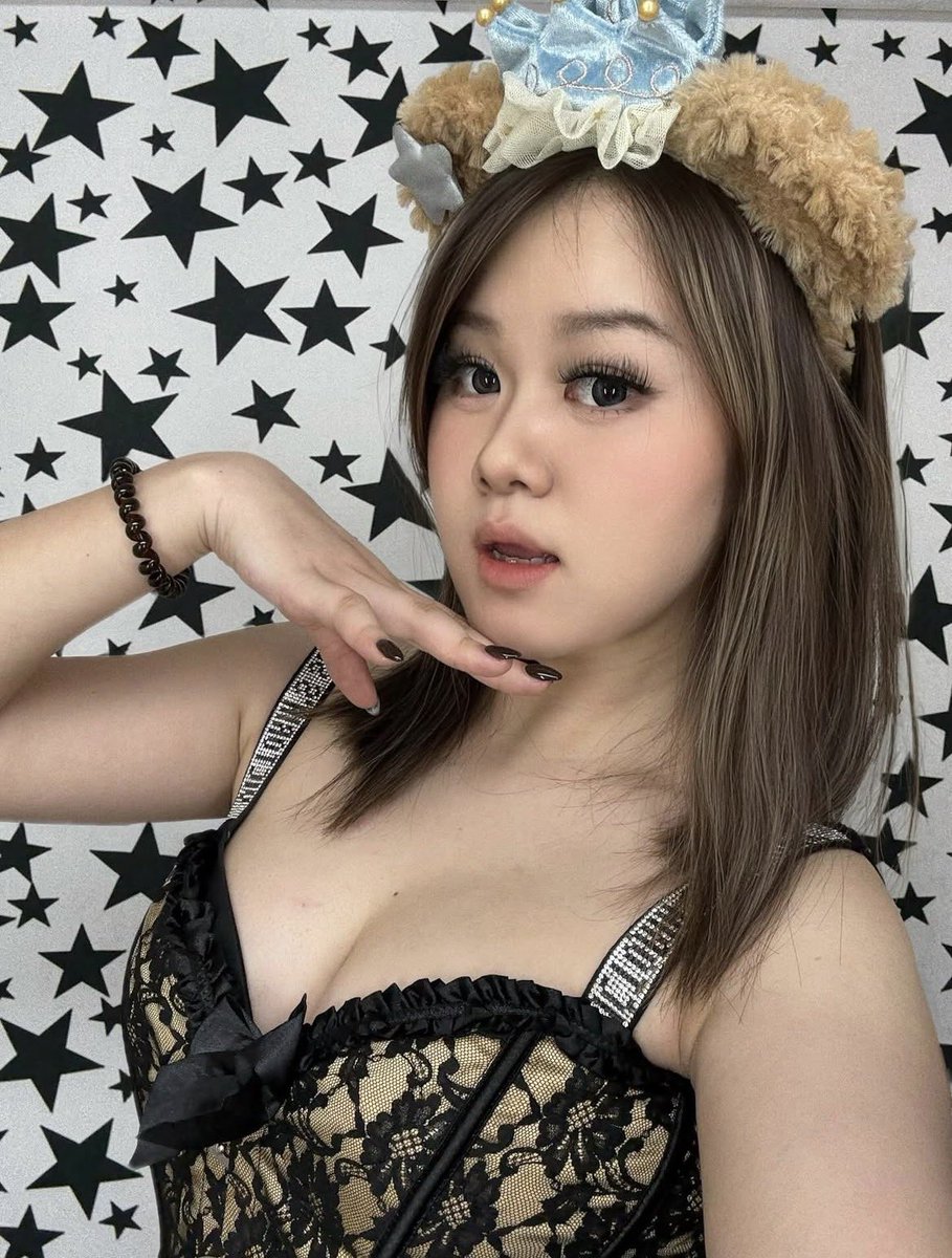 unclewank_'s tweet photo. 平时暗恋的皮靴女神 刚刚和男朋友官宣了怎么办😭 https://t.co/em1zVelWje