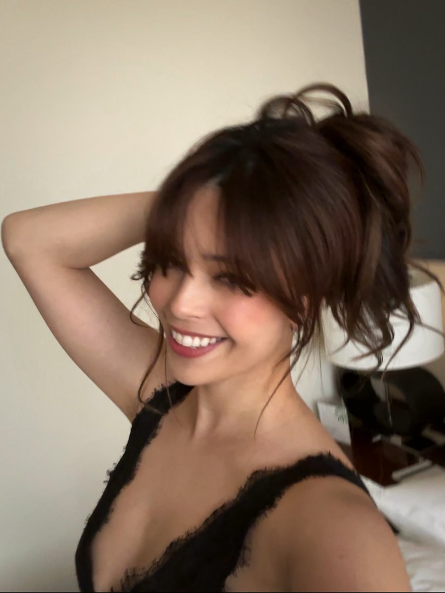 crowLusts's tweet photo. she's so perfect! in loveeee 😍🥰 https://t.co/mN2WIhFDqt