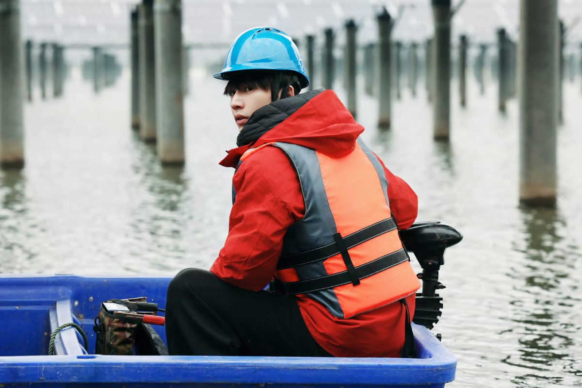XuKai_Soso0305's tweet photo. Zhang Linghe Studio Weibo (1/3)
5.19.26

inspecting solar arrays, harnessing the sun's power. harvesting from the ponds, rejoicing in the bounty. ZLH embarks on a firsthand experience of a "fishery-solar complementary" demonstration zone, feeling the vitality of green energy and admiring a new landscape of ecological harmony

#ZhangLinghe #张凌赫 #ジャン・リンホー #장릉혁 #จางหลิงเฮ่อ #ExploreTheFuture