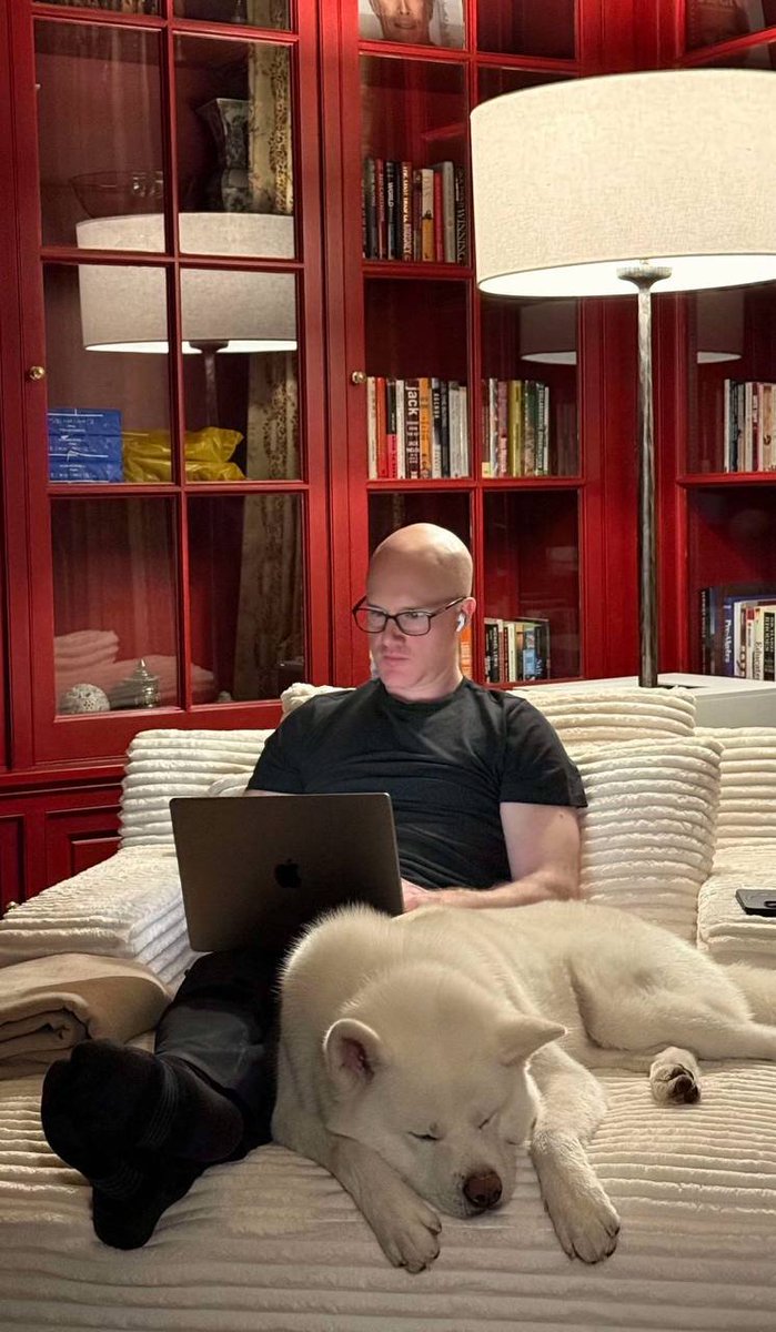 RussellDogCTO's tweet photo. it's me, 
i'm the sleeping giant.

zzz https://t.co/HR4Devnesj
