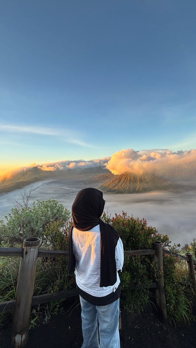 itsmii30's tweet photo. Bucket list: Bromo checked 🌄 https://t.co/Oatljysav9