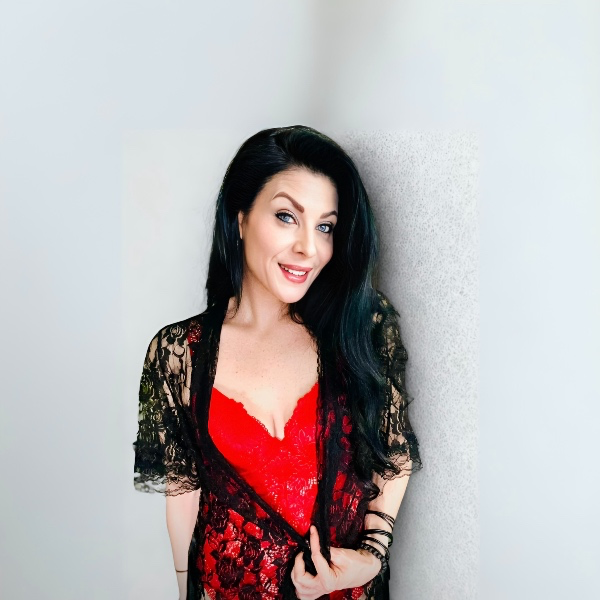 Giantess Vixie tweet media