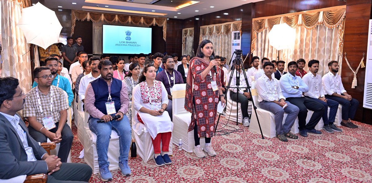 AICTE_INDIA's tweet photo. #YuvaSangamPhase6: The Maharashtra delegates were delighted to meet the Governor of Andhra Pradesh Sri S. Abdul Nazeer. The interaction was an inspiring experience for the Maharashtra delegates touring Andhra Pradesh under #YuvaSangamPhase6 initiative promoting @EBSB_Edumin. https://t.co/cgfsnT3wVz