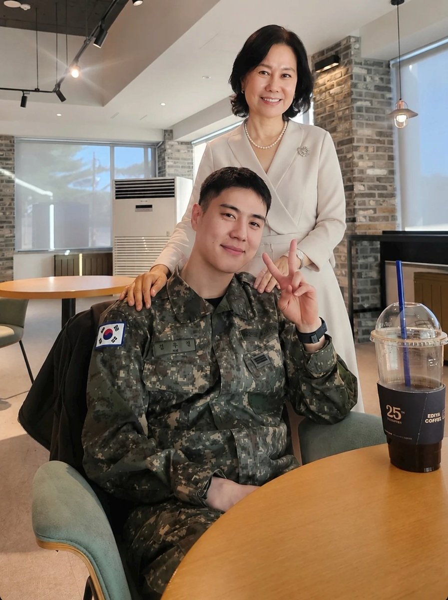 Supanne62950107's tweet photo. สำเนาถูกต้อง Mom- baby
#YUGYEOM @yugyeom https://t.co/NxCUIyKPlw