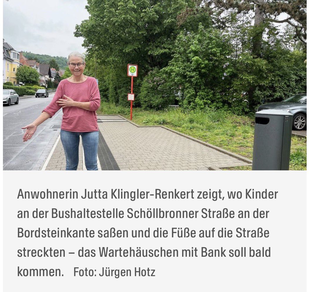 Rentner, die auf Dinge zeigen tweet media