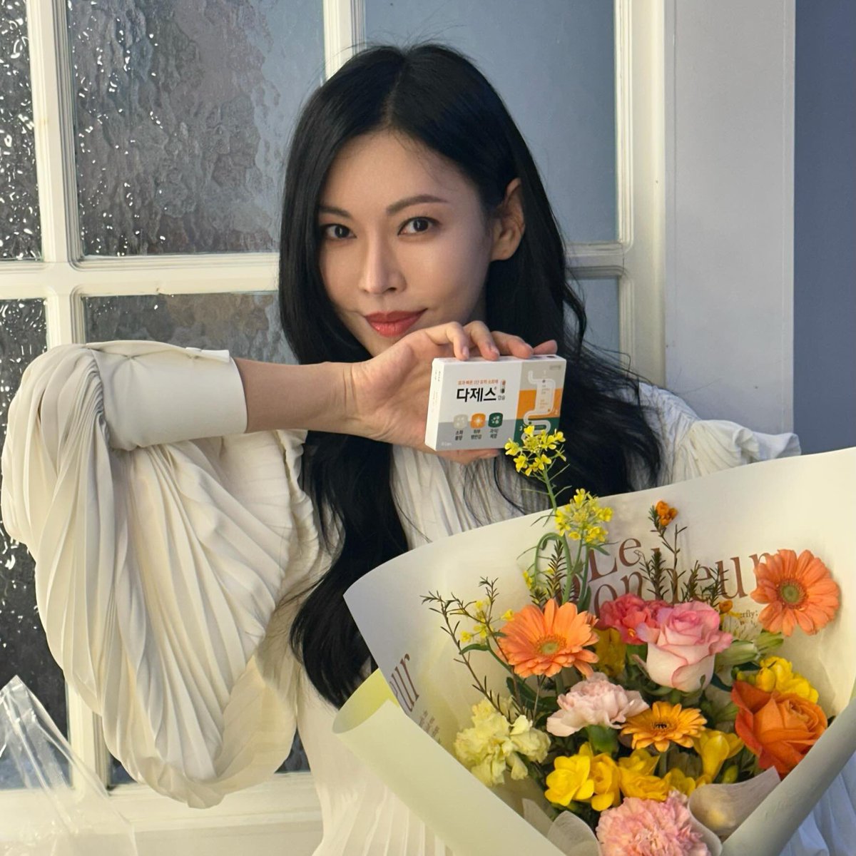 ari___1102's tweet photo. 260519 인스타🧡🤍💚 https://t.co/zKRjTGwZqf