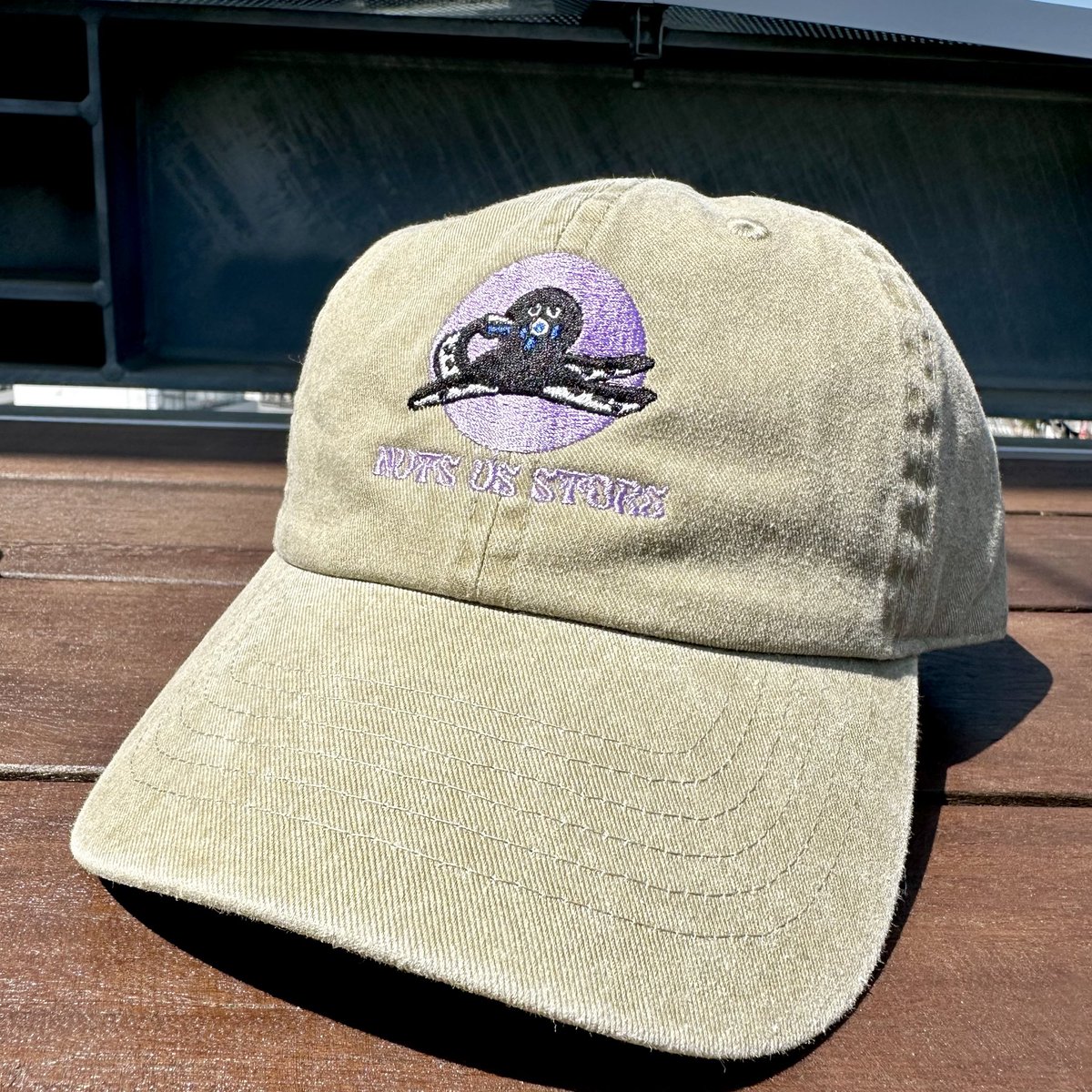 nuts_us_store's tweet photo. new cap❗️

新作第2段はキャップ🧢
☞ピーナッツ(ブラック)
☞オクトパス(カーキベージュ)
洗いざらした様な独特の加工カラーでかっこいい出来栄えです❤️‍🔥

Tシャツやシャツ、スウェットなど合わせやすいコットン100%生地です◎男女共に楽しめる一品になってます🙌

#デザフェス63 に持って行きます😊 https://t.co/v4rom1yOBv