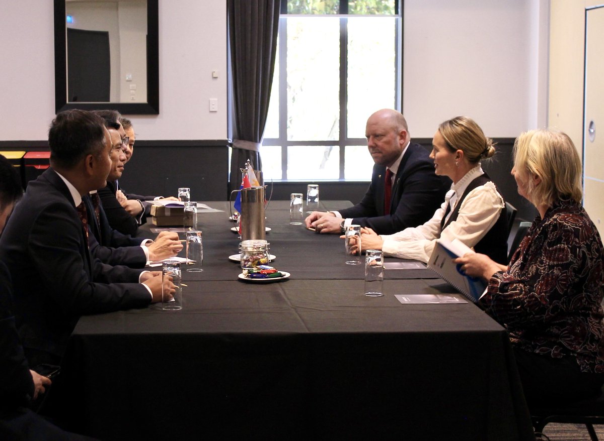 MFATNZ's tweet photo. On Friday at our annual senior officials’ dialogue with ASEAN, we were delighted to be joined by Minister of State for Trade and Investment, Hon Nicola Grigg. 

Minister Grigg took the opportunity to meet with senior officials from ASEAN Member States including from Viet Nam which Co-Chaired the Dialogue with us and Philippines which holds the ASEAN ‘Chairship’ for 2026.   

The Minister was pleased to hear about progress in implementing the Comprehensive Strategic Partnership established with ASEAN in October last year.

@ASEAN