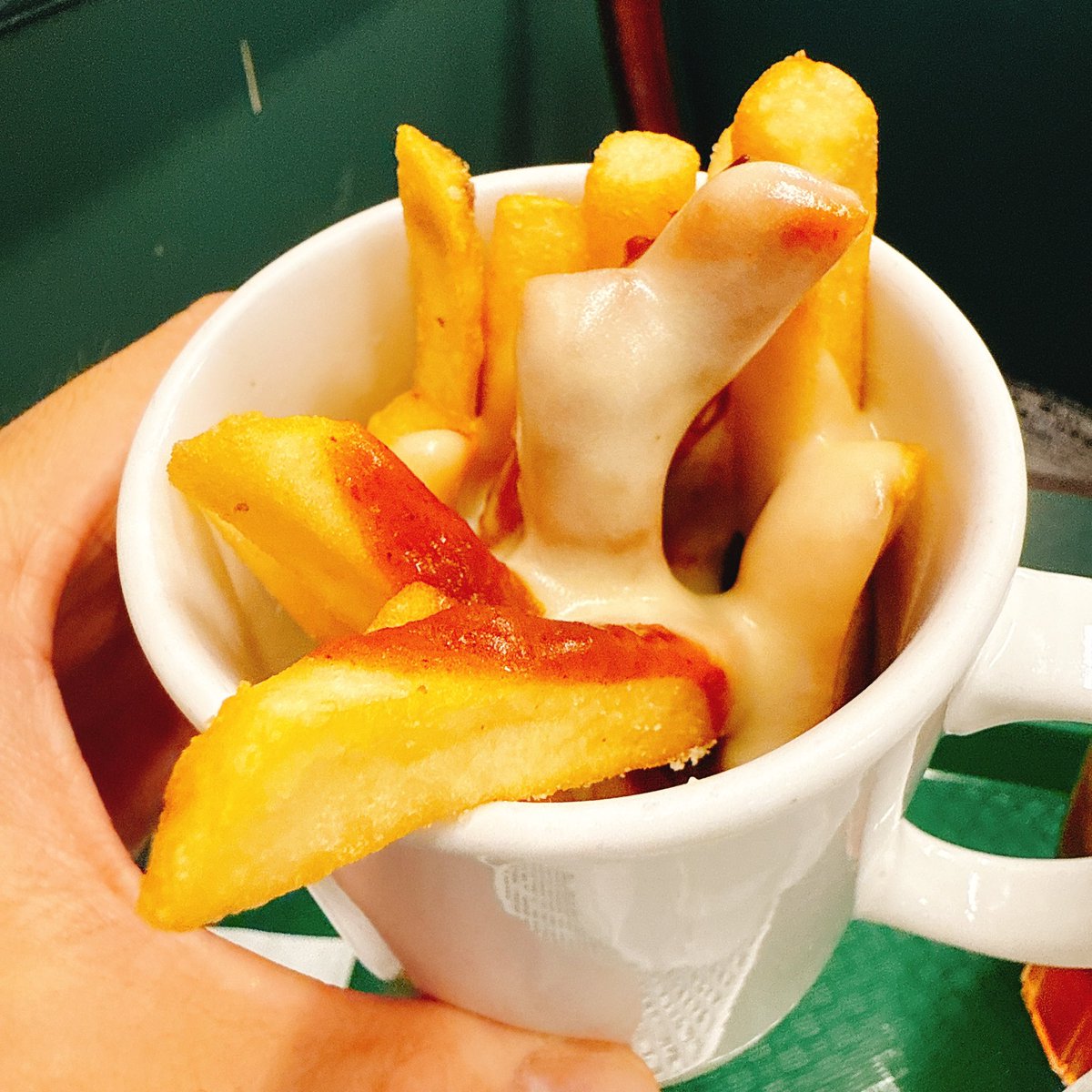hitoshiuedadayo's tweet photo. 北海道・函館で愛され続けるラッキーピエロ ボリューム満点のご当地バーガーを気軽に楽しめる人気店。
チャイニーズチキンバーガー
甘辛ダレを絡めた唐揚げをふわふわバンズで挟んだ、看板バーガー。
あなたのラッキーピエロのオススメメニュー教えてください！
#ご当地グルメ
#一人旅
#旅
#植田仁 https://t.co/Kz8OrMfDtK