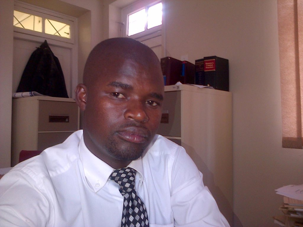 Man’s NOT Barry Roux tweet media