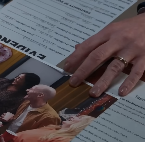 cedecupcake's tweet photo. finally got a close up on lisa's wedding and engagement rings together and i've been waiting for this moment 

#swarla https://t.co/8iwtQJsMAB