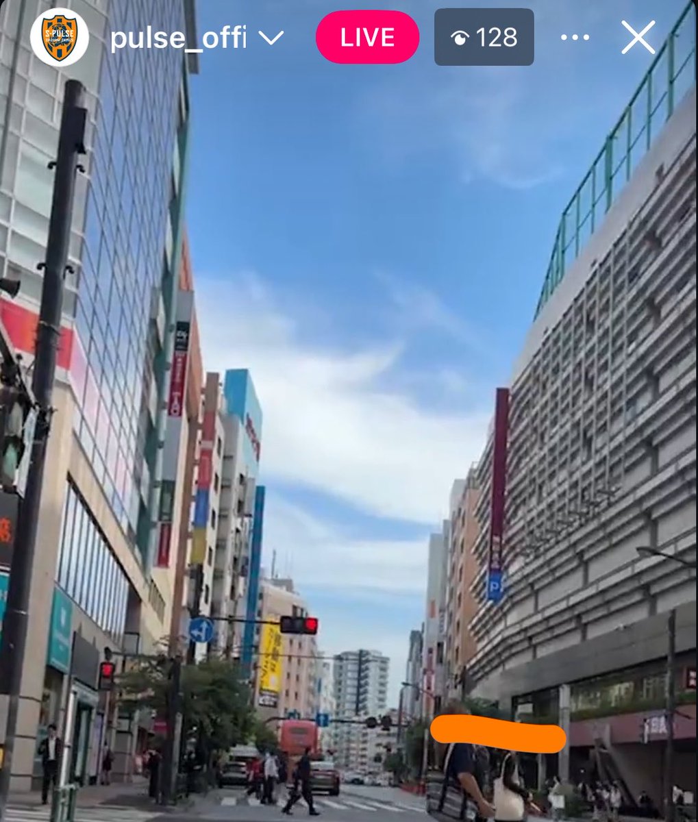 sakamukes's tweet photo. エスパルスバス追っかけるインスタライブ配信、赤信号で巻かれてるの面白すぎるww https://t.co/ZlMsYdyXhZ