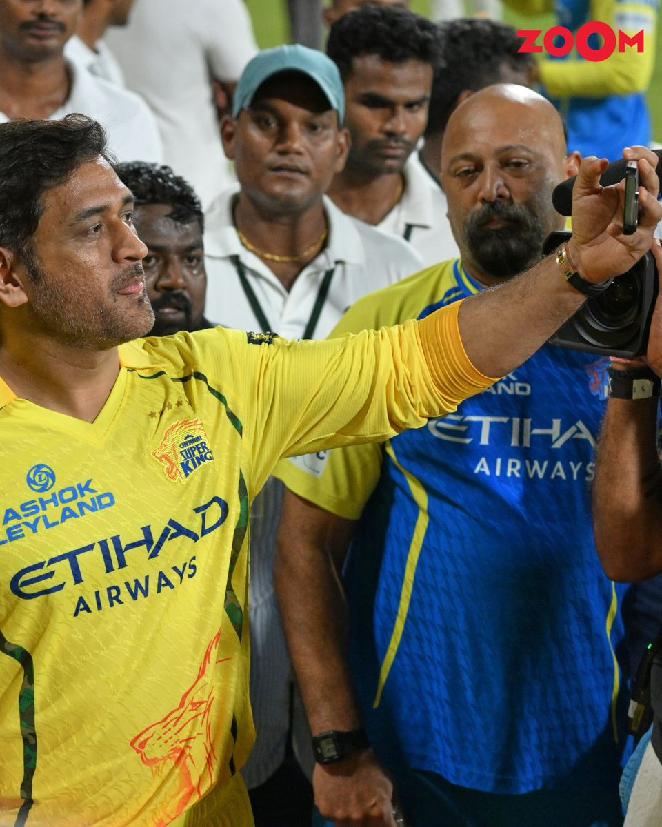 ZoomTV's tweet photo. The atmosphere at Chepauk was filled with emotion as MS Dhoni led the Chennai Super Kings squad around the ground after the match against Sunrisers Hyderabad, expressing gratitude to fans. For many, the moment felt like a possible farewell.

📷- AP

#cricket #MSDhoni #thalafans #CSK #KHU1