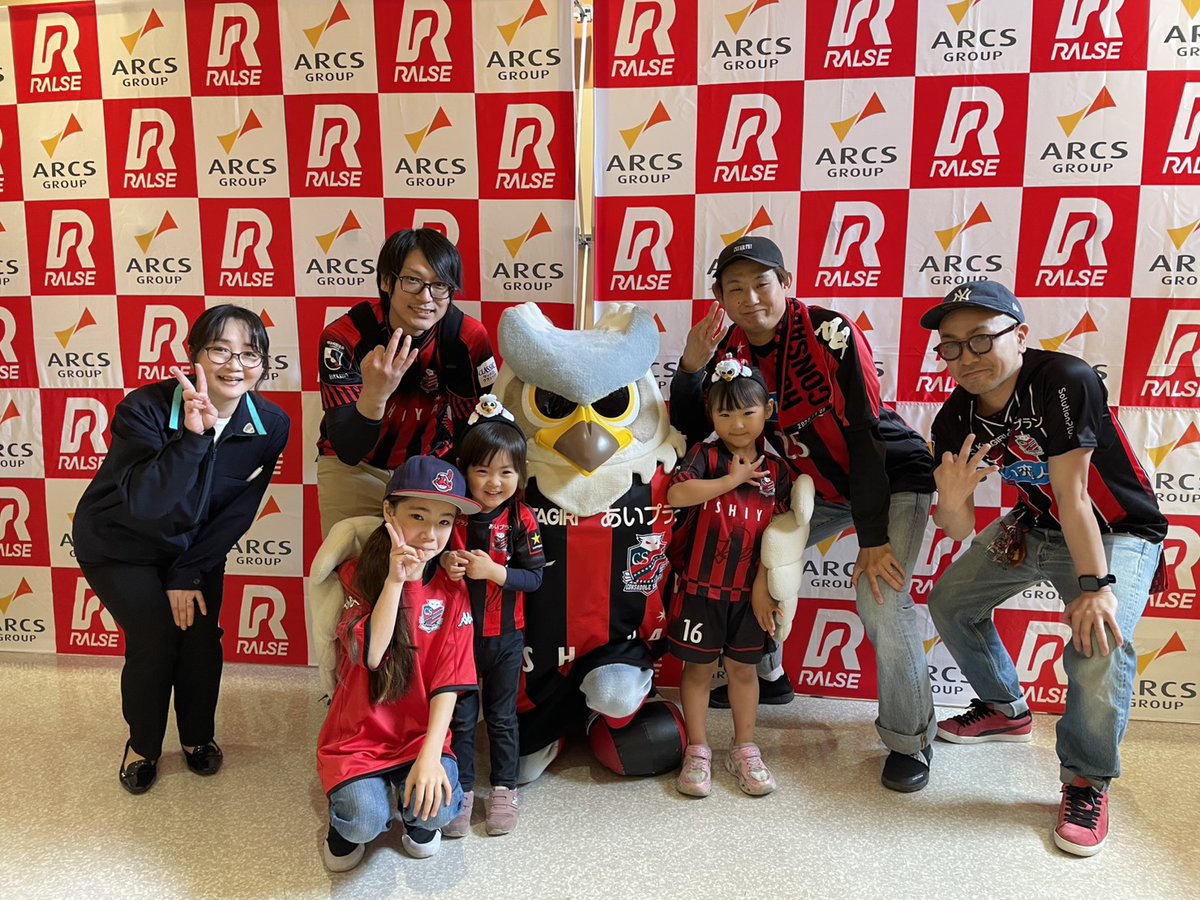dolekun's tweet photo. スーパーアークス室蘭中央店のふれあいイベントで、
みんなとくるくるダンスをしてきたよ！🦉🤜🤛

会いに来てくれたみんな、ありがとう～🙌

今週末の試合も、勝利がく～るくるように、
いっしょに応援しようね！⚽️✨

#アークス #ラルズ
#consasdole #コンサドーレ #ドーレくん https://t.co/dfnWcM2BVs