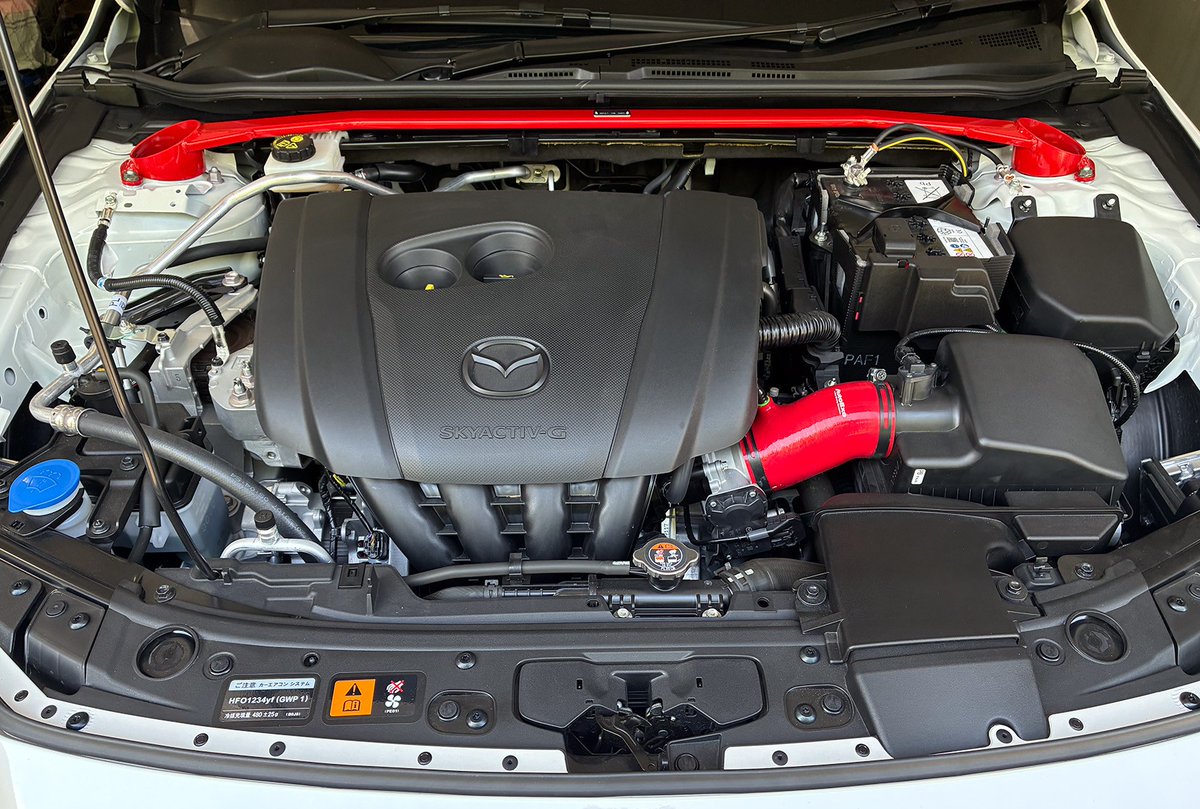 CC_life_after60's tweet photo. MAZDA3のエンジンルームにオートエクゼ ストラットタワーバー、インテークサクションキット、エアフィルターリプレイスメントで色気を出してみました。
取り付け後の効果に期待します。
#MAZDA3 #MAZDA3FASTBACK #AutoExe https://t.co/TXGZY6Cemk