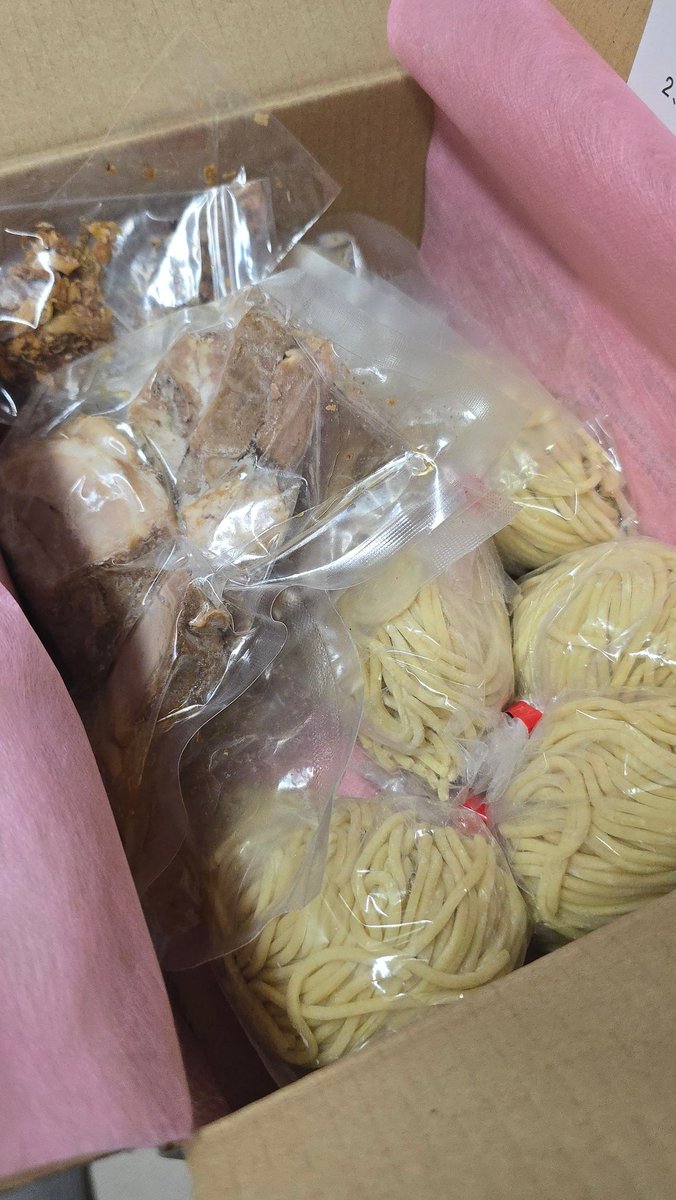 BestWell31's tweet photo. あぶらーめん着弾！！

大好物の桜上水、あぶらー亭の
あぶらーめん定期便
もうかれこれ5人前を10回ぐらい頼んでますが
未だに飽きない🤗
こんなに飽きない油そばは初めてかな🤔

#あぶらー亭
#あぶらーめん
#油そば https://t.co/z0mFyDACpU