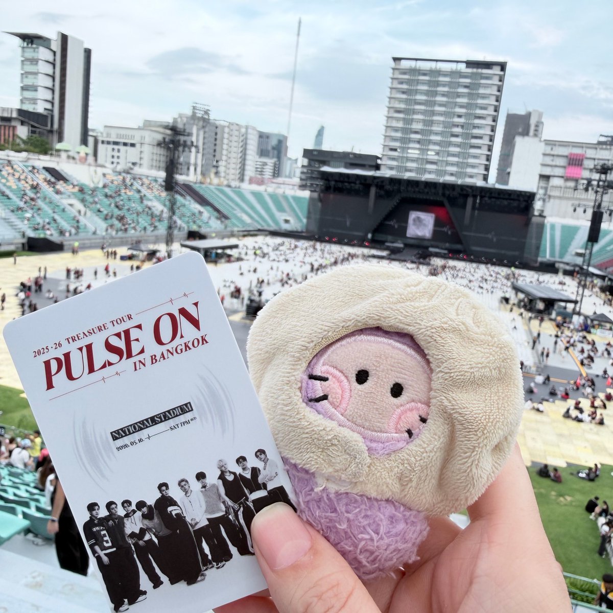iamperthz's tweet photo. รีวิวคอนเทรเชอร์ปีนี้ = ชีวิตแลกชีวิต

#TREASURE_PULSE_ON_IN_BKK 
#PULSE_ON_IN_BANGKOK 
#TREASURE https://t.co/xWJU17LNba