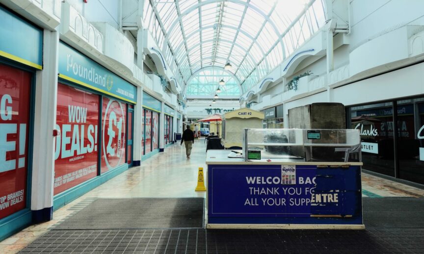 btharris93's tweet photo. "beloved Aylesham Centre"

Won't somebody please think of our generic derelict shopping centre https://t.co/fGrwJdtzmS