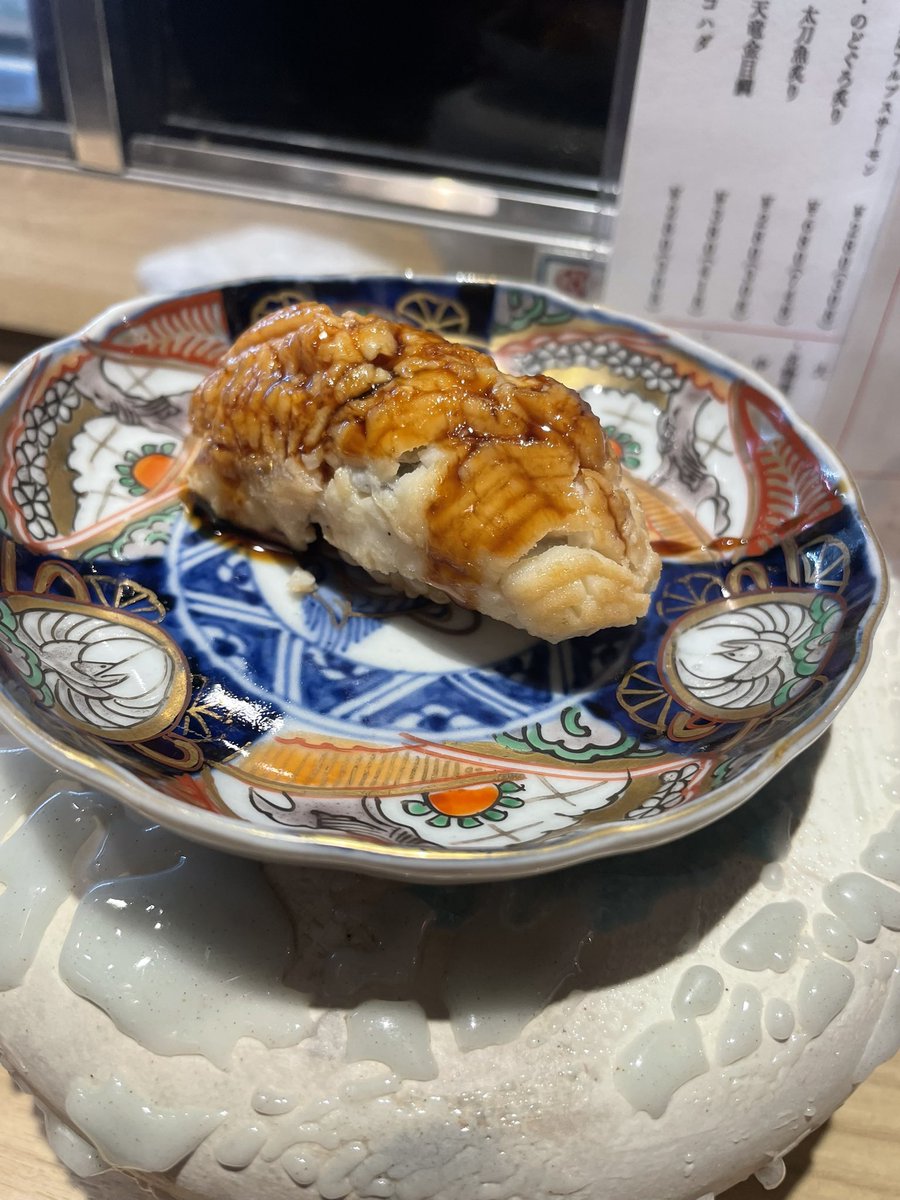 Nature_gr's tweet photo. 神戸三宮横丁にあるザギンでシースさんのコスパ最強です🍣

本格的な赤酢のお寿司がこの料金でいいのですか…！？レベル( ⊙⊙)!!

元町の南京町にもあるそうです🐼 https://t.co/IhYOmQXXmP