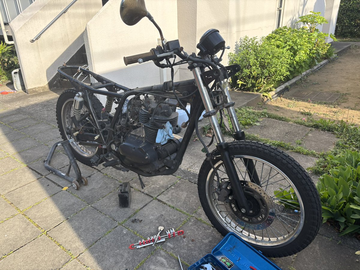 Marubo400fx's tweet photo. 少しずつやっていきますよ！とりあえず配線を全摘出！ https://t.co/QKDi8QZMOA