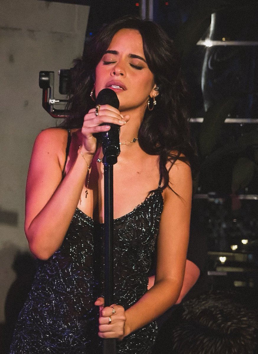 albamilafr's tweet photo. she looks angelic https://t.co/RjsdcqpweC