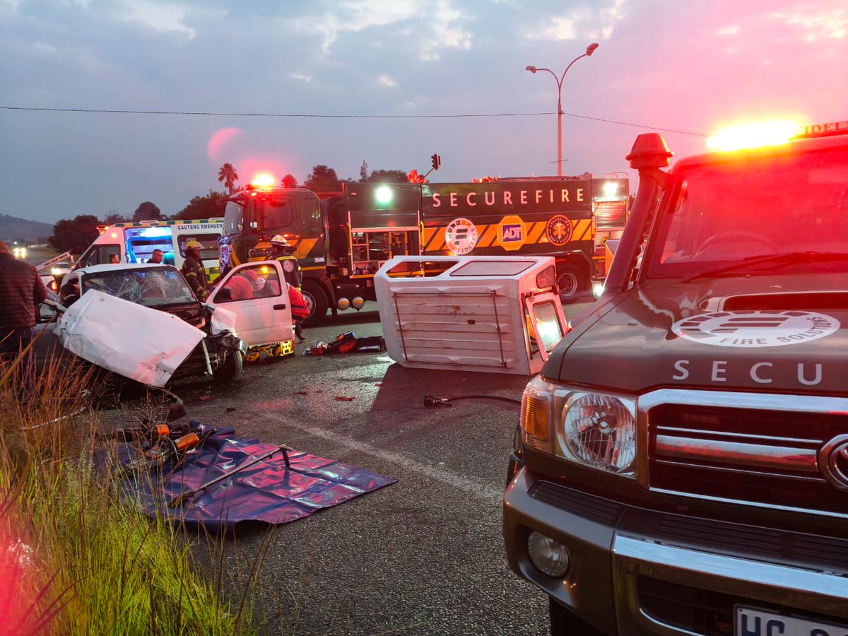 Fidelity_Secure's tweet photo. #SecureFire team members responded to a serious accident in Alberton alongside local municipal fire services, where occupants were trapped inside the vehicles.
Our crews worked swiftly to extricate the entrapped patients and assisted EMS teams with triage and treatment on scene. ER24, Netcare911, Gauteng EMS, and Gauteng EMS Rescue all formed part of the coordinated emergency response.
All patients were transported to nearby hospitals for further medical care. Sadly, one person succumbed to their injuries and was declared deceased at the scene.
We extend our sincere condolences to the family and loved ones affected by this tragic incident.
