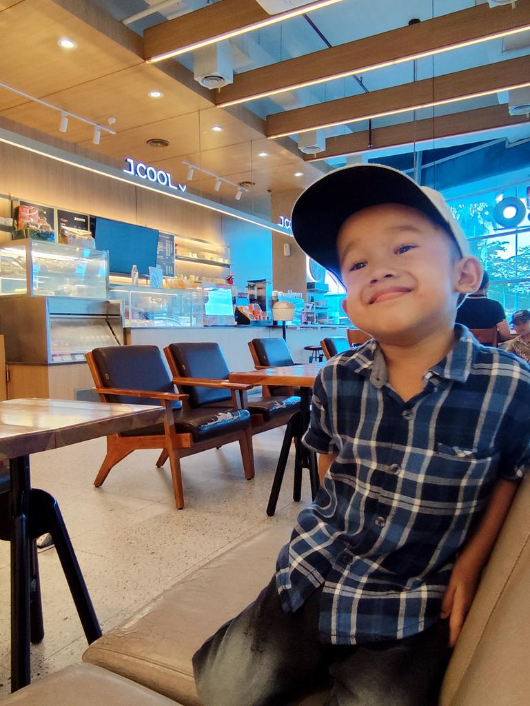 PerzuMunthe's tweet photo. Today, I and my brother visit at J. Cool and J. Coffee. 
I m so happy.. https://t.co/94BtvxNegG