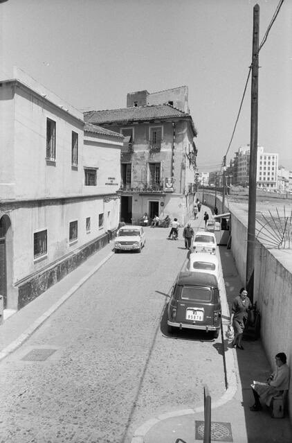 Malagaconacento's tweet photo. #Recuerdosmlg ~ Barrio de El Perchel.
📍Pasillo Santo Domingo 
Foto @ArchivoFotoUMA 
#malagaconacento #vivirenmlg #followme #malagaantigua https://t.co/y38jmjuvVp
