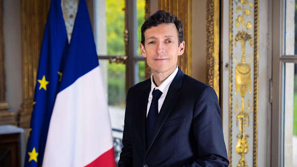 NoviaNewsGroup's tweet photo. 🚨🇫🇷 FLASH | Le plus jeune candidat au bac 2026 a moins de 10 ans. Le ministre de l’Éducation souhaite désormais fixer un âge « plancher » pour pouvoir se présenter à l’examen. https://t.co/7G8cUYEW7B