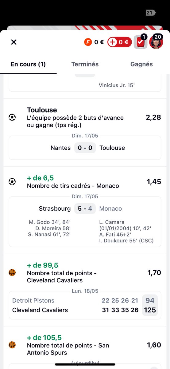 enzoteddeco's tweet photo. Vrai question la team parieur, vous pensez que y’a un monde où ils mettent le ticket perdant ? @BetClem_ @LeBarjotProno @el_libro01 https://t.co/QneiNvZWfk