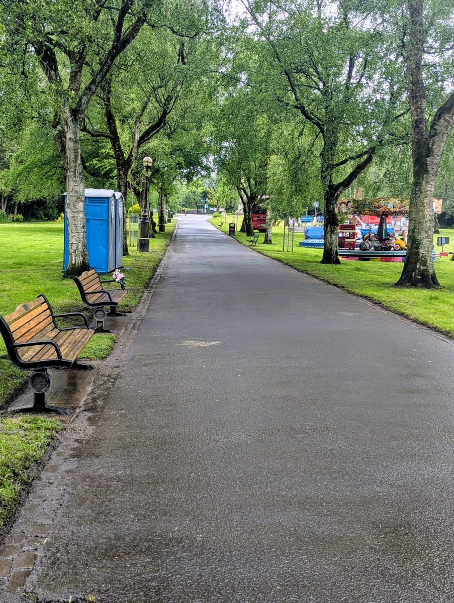 ParrFoldFriends's tweet photo. Big thank you to the Horticultural Walkden Team from @SalfordCouncil for all their hard work with the sweepers in getting the paths cleaned up! 🥳What a difference.🥰

#parrfoldpark #walkden #m28 #salford #greenspace https://t.co/lsxCEOSof4