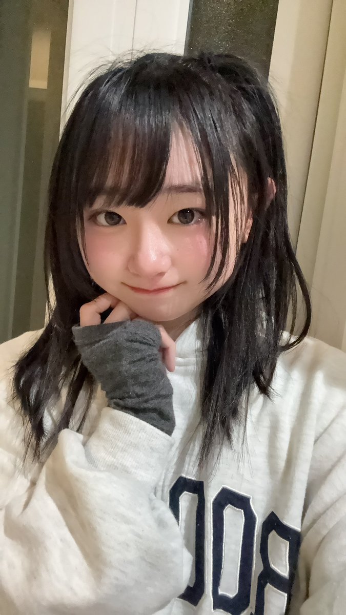 みんなこんばんみゅ🌙*ﾟ きょーはメンバーに髪の毛やってもらったの