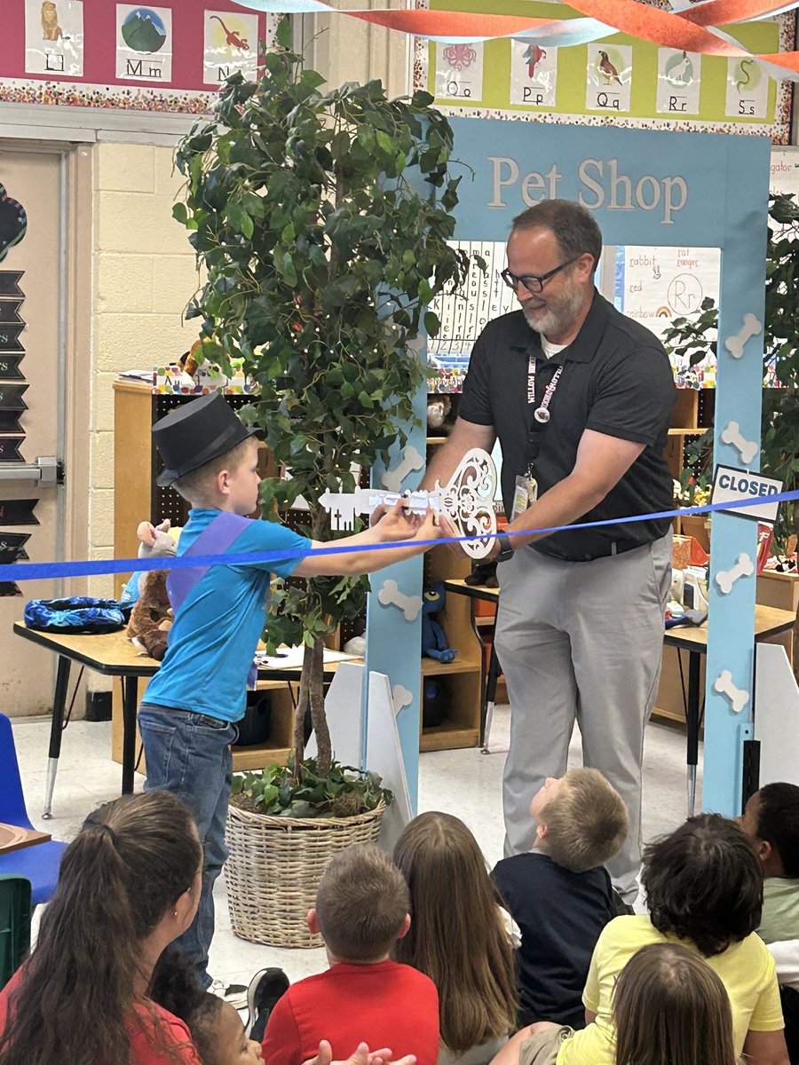 WBESbears's tweet photo. We are so excited that Kindertown USA is now open! Our students will be gaining real world experience as they work jobs and shop for items and services! A huge thank you to our @ORS_CCTE students for bringing this vision to life! @ORSchools https://t.co/rblGL4QrDy