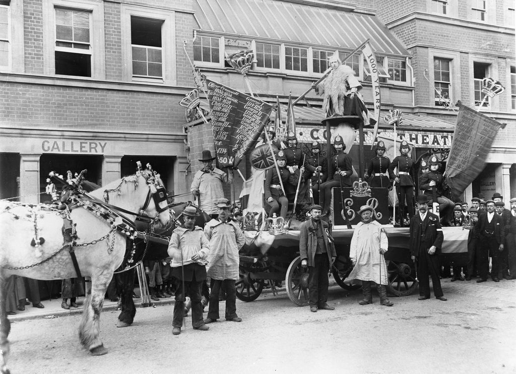 RBKheritage's tweet photo. On the 19th May 1902, Kingston celebrated the millenary of the coronation of Edward the Elder with a parade through the town streets 👑 This illustration was created to depict the ‘Father Time’ float that took part in the parade - and remarkably, we can also see what this float actually looked like on the day in this photograph from our collections (Image references: K1-7307, K1-5513) #kingstonheritage