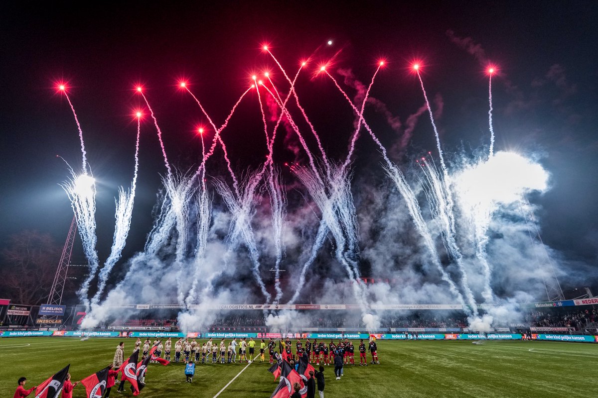 excelsiorrdam's tweet photo. Bedankt voor alle onvergetelijke momenten afgelopen twee seizoenen op de borst van ons shirt!  🖤❤️

Lees hier meer over de samenwerking met JINC &amp; DSW ⤵️
🔗 https://t.co/1pzMK9oiH9 https://t.co/k5riVLFMwy