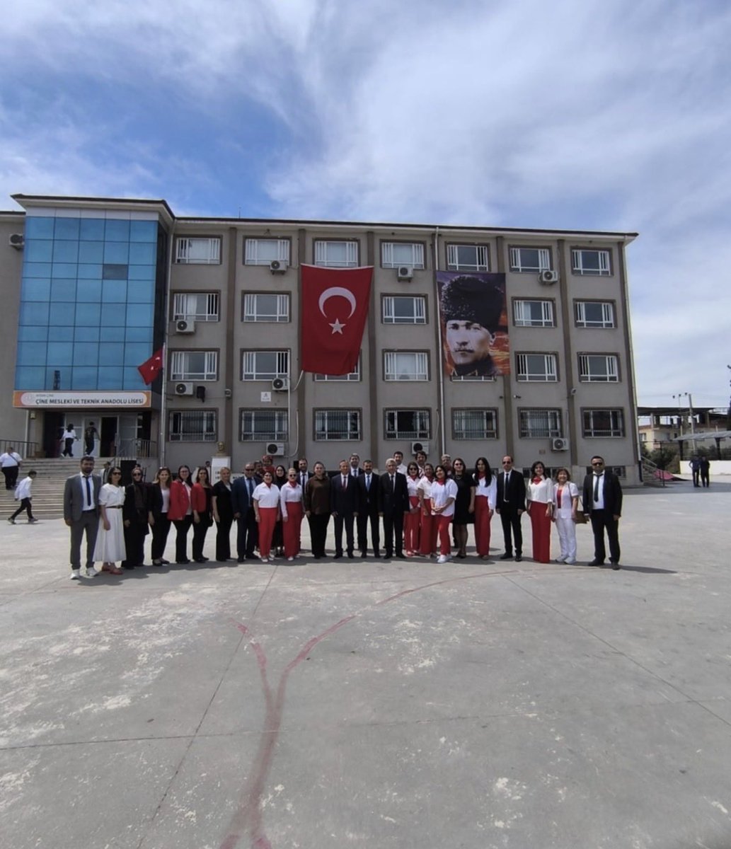 cinemtal's tweet photo. 🇹🇷 19 Mayıs Atatürk’ü Anma, Gençlik ve Spor Bayramı, okulumuzda düzenlenen törenle büyük bir coşku ve gurur içerisinde kutlandı.

#19Mayıs1919 
#19MayısAtatürküAnmaGençlikveSporBayramı 

@Aydin_MEM 
@CineIlce 
@osomatca https://t.co/7N2TYsWrCb