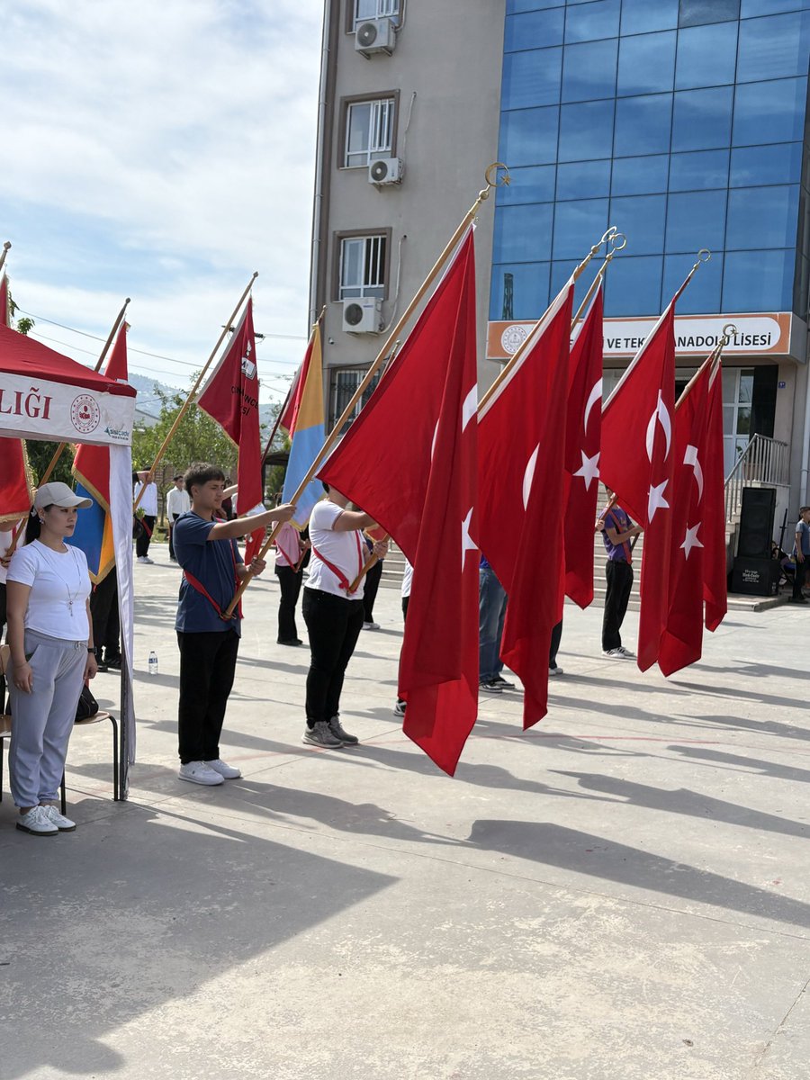 cinemtal's tweet photo. 🇹🇷 19 Mayıs Atatürk’ü Anma, Gençlik ve Spor Bayramı, okulumuzda düzenlenen törenle büyük bir coşku ve gurur içerisinde kutlandı.

#19Mayıs1919 
#19MayısAtatürküAnmaGençlikveSporBayramı 

@Aydin_MEM 
@CineIlce 
@osomatca https://t.co/7N2TYsWrCb